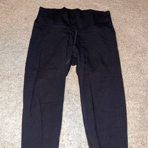 Old Navy Balance crop leggings.